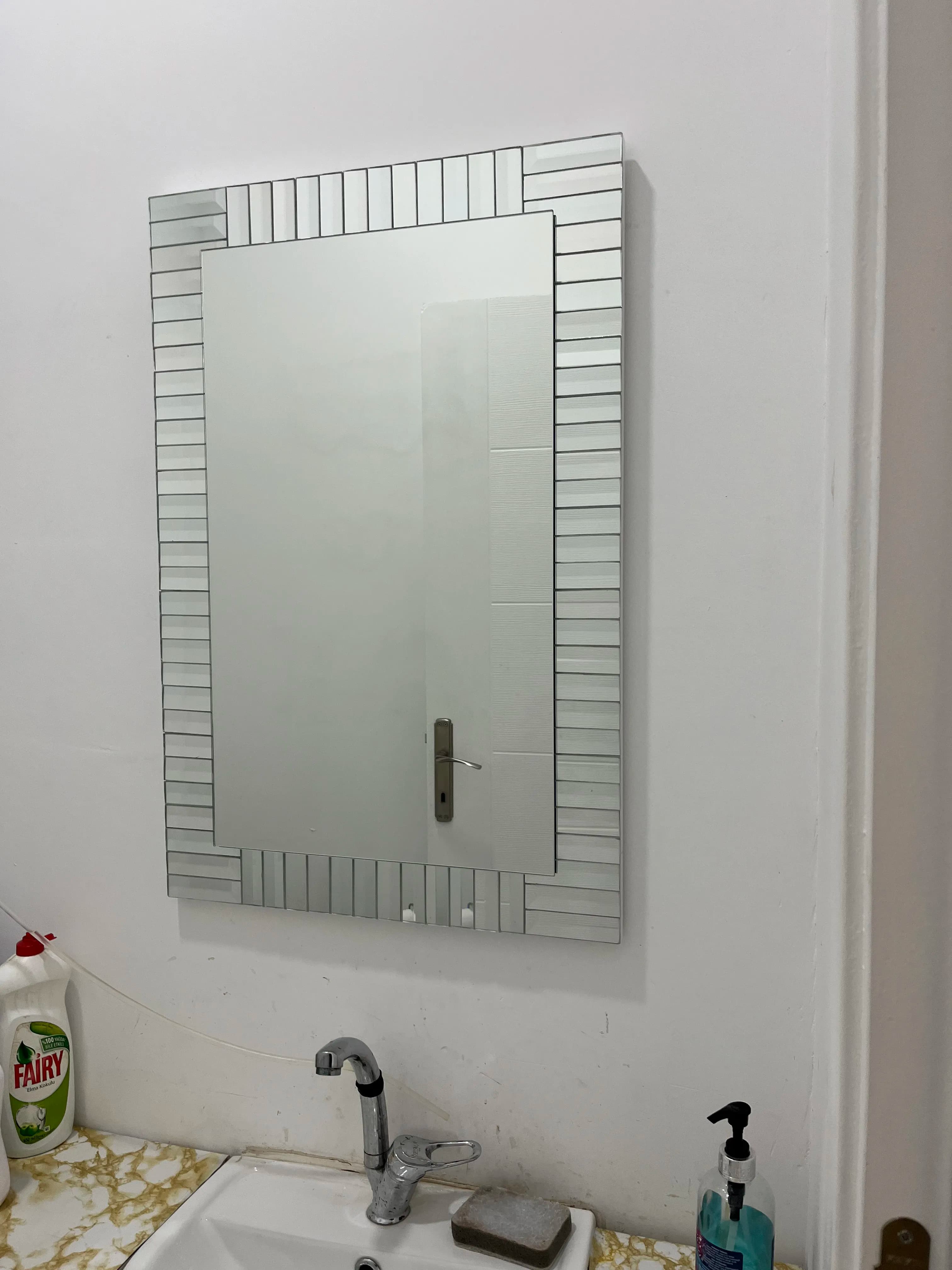/images/Dekoratif Aynalar/Beyaz Ayna Parçalı Banyo Aynası - 18.2.webp