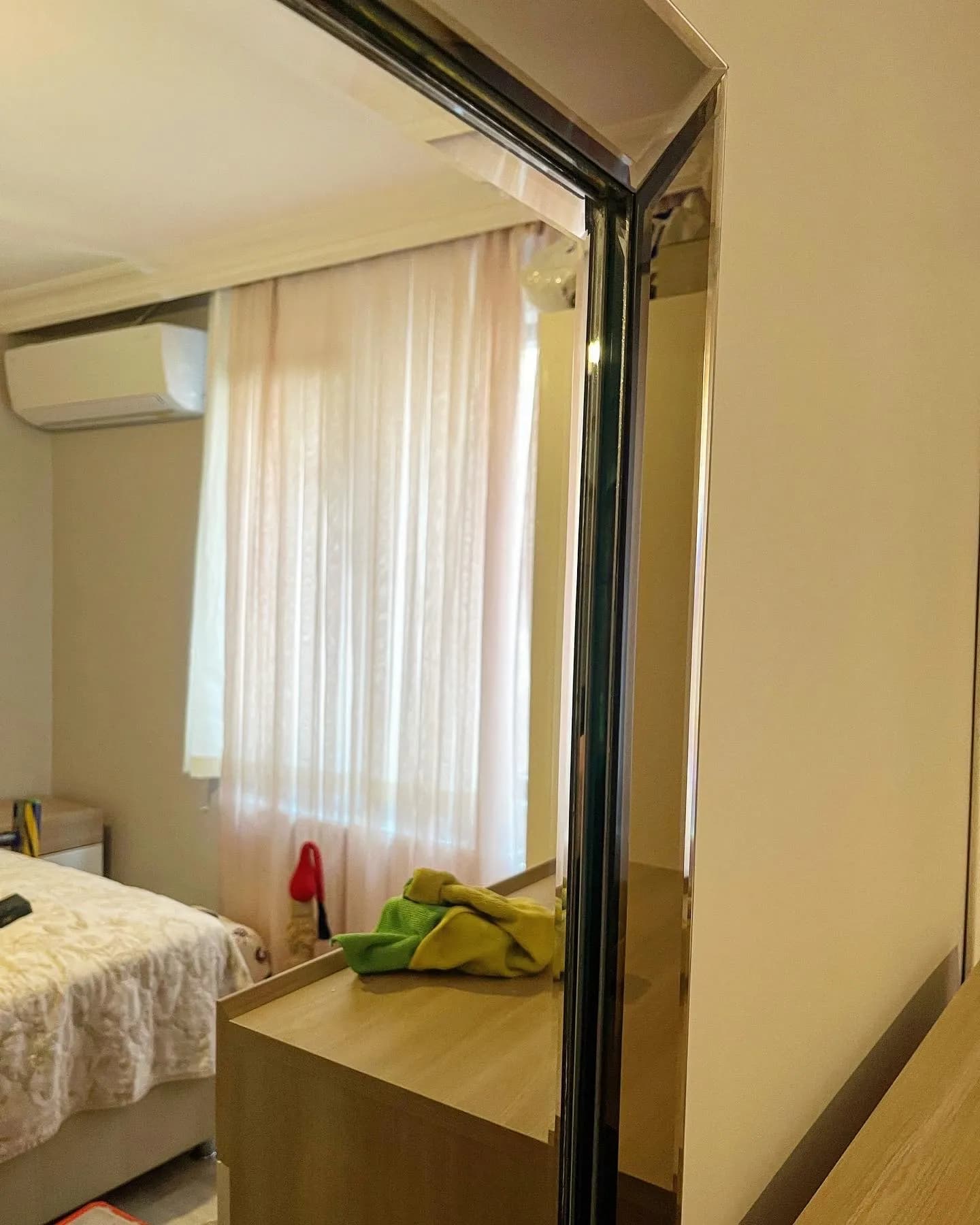 /images/Dekoratif Aynalar/Bronz Ayna Çerçeveli Moena Model - 19.2.webp