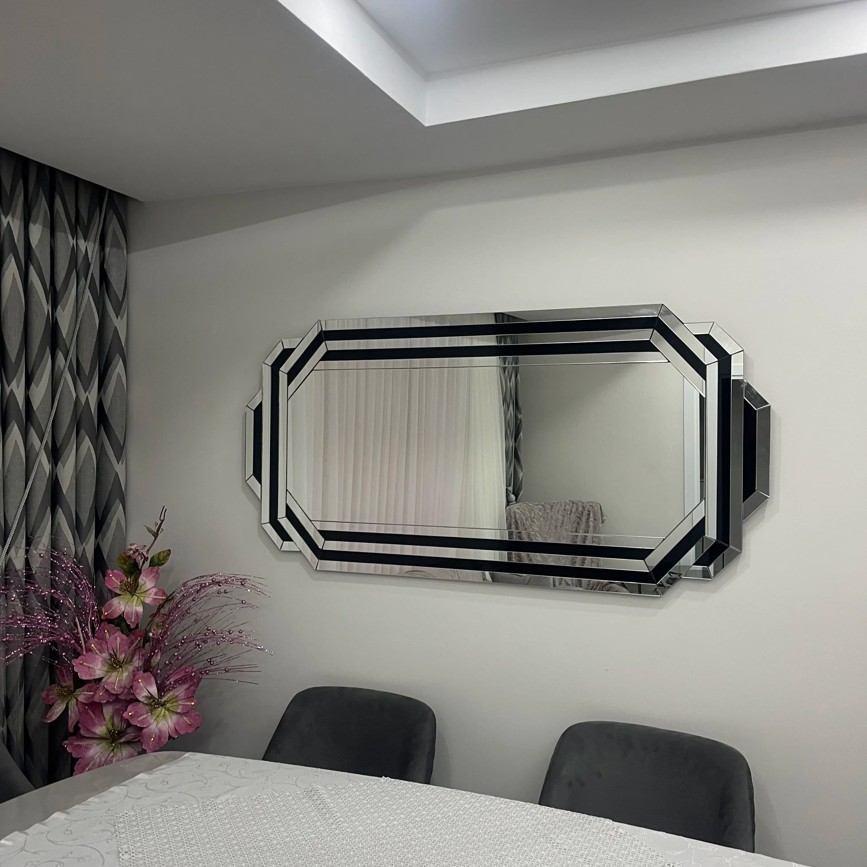 /images/Dekoratif Aynalar/Siyah Boyalı Cam İşlemeli Dekoratif Salon Aynası - 14.2.webp