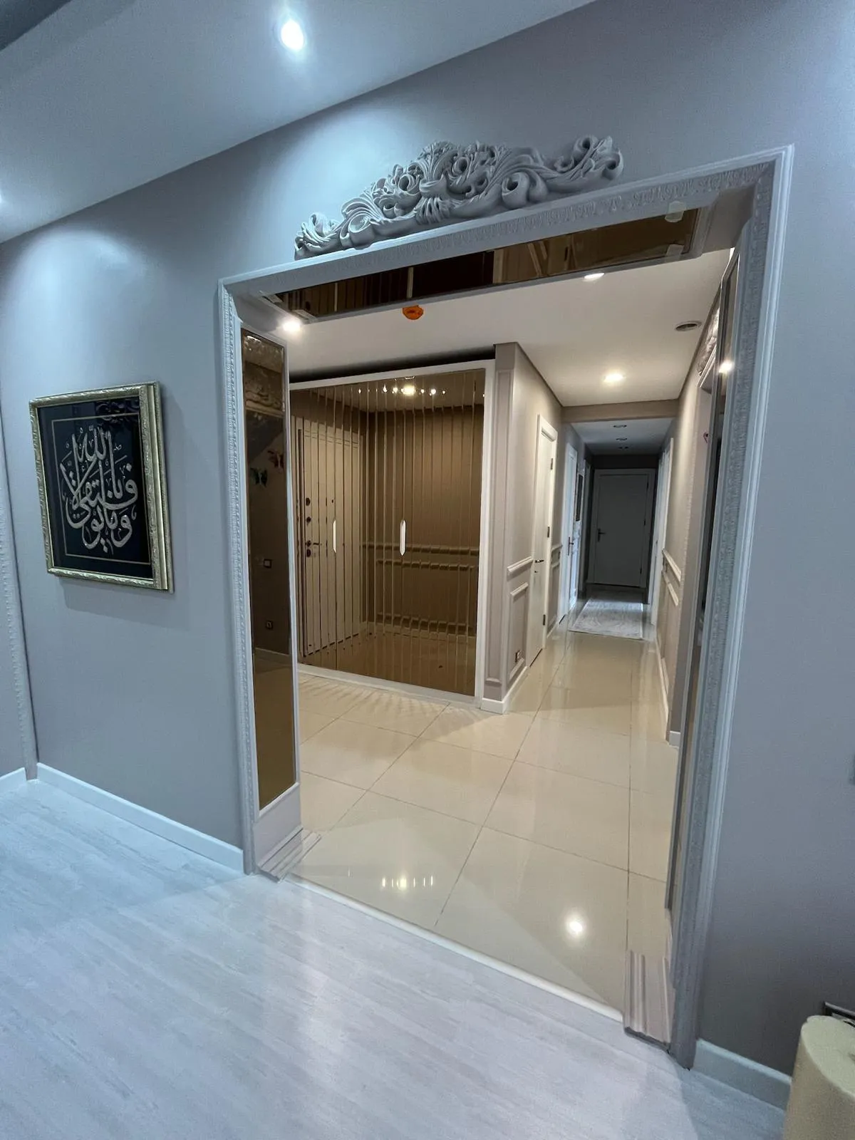 /images/Duvar Ayna Kaplamaları/Salon Kiriş İçi Ayna Kaplama - 10.1.webp