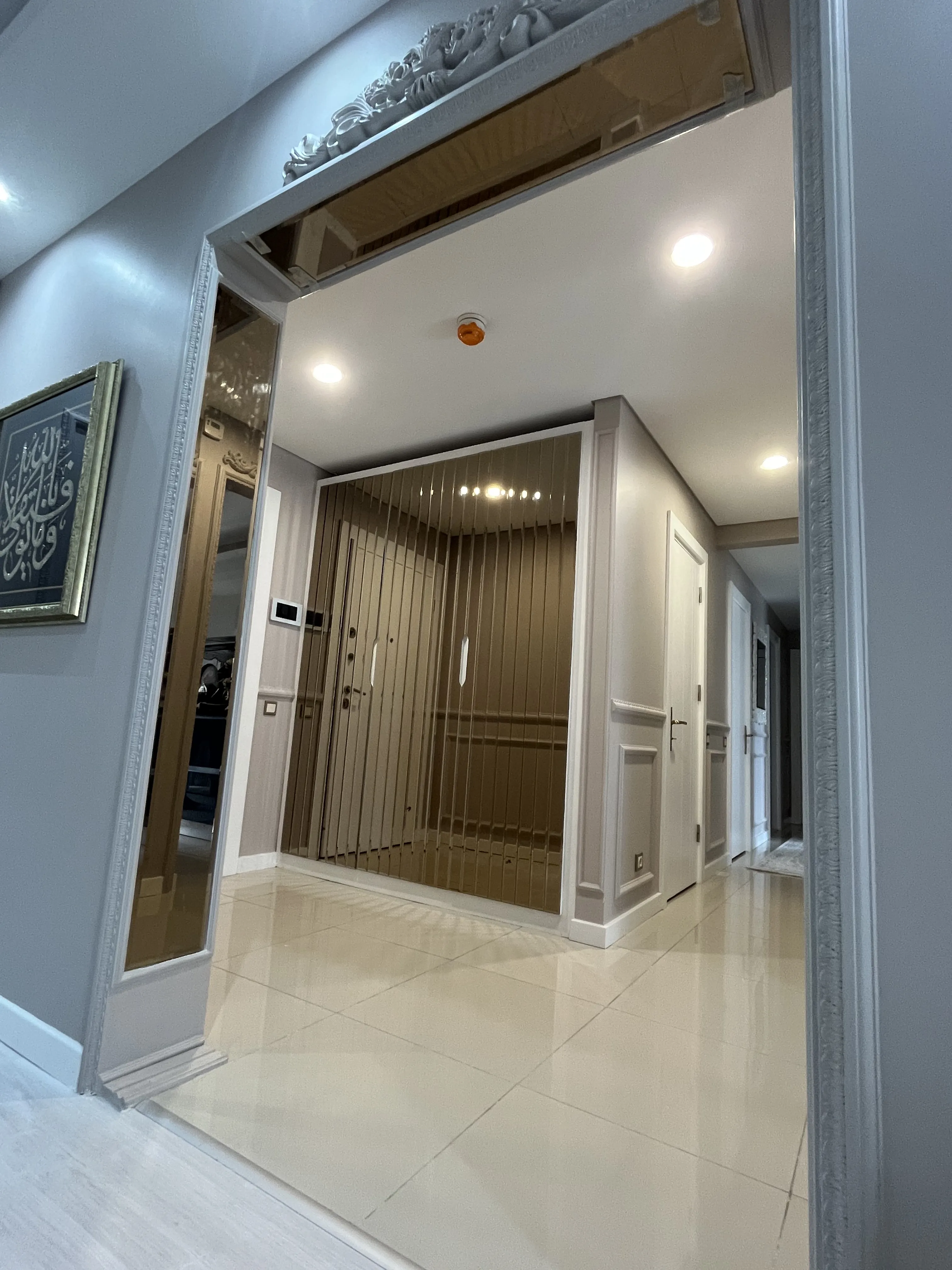 /images/Duvar Ayna Kaplamaları/Salon Kiriş İçi Ayna Kaplama - 10.4.webp