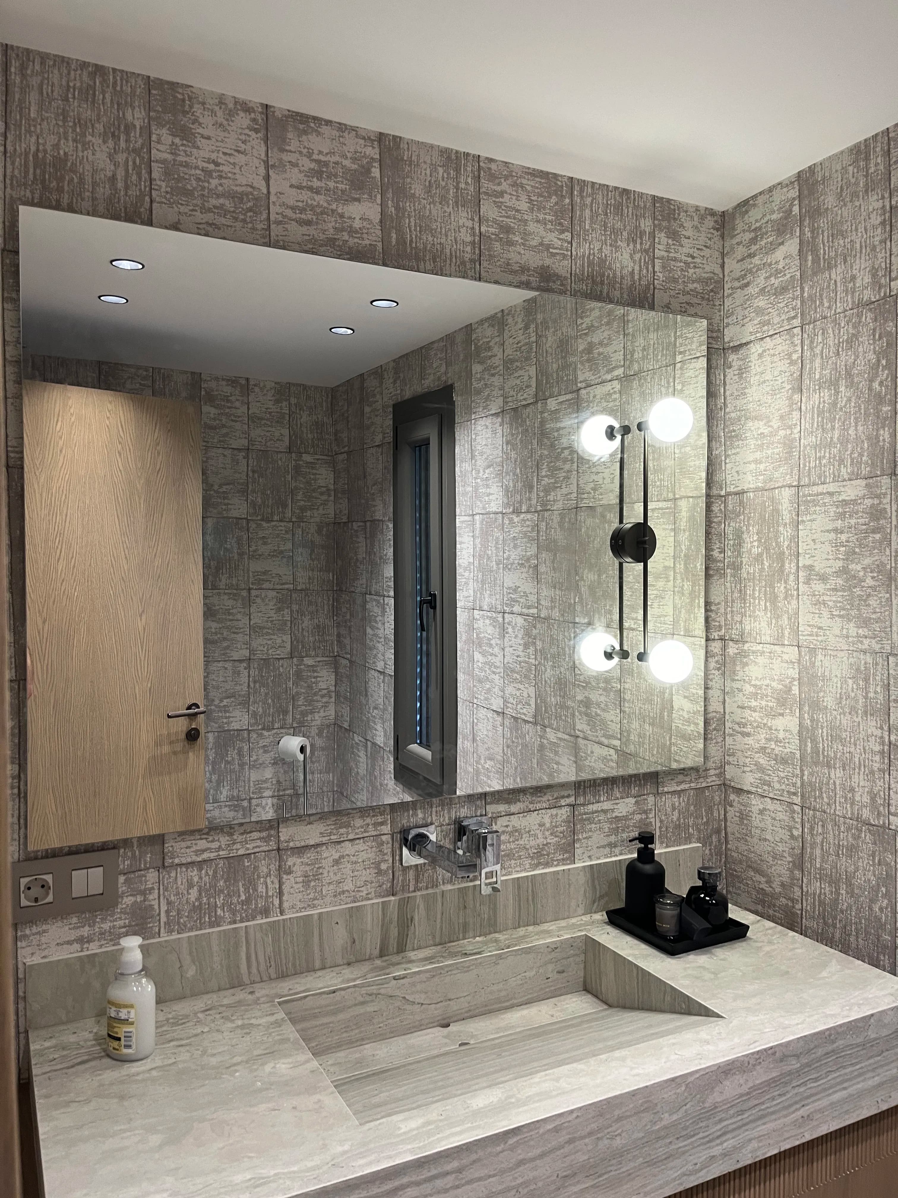 /images/Ledli Banyo Aynaları/Aplikli Banyo Aynası - 7.2.webp