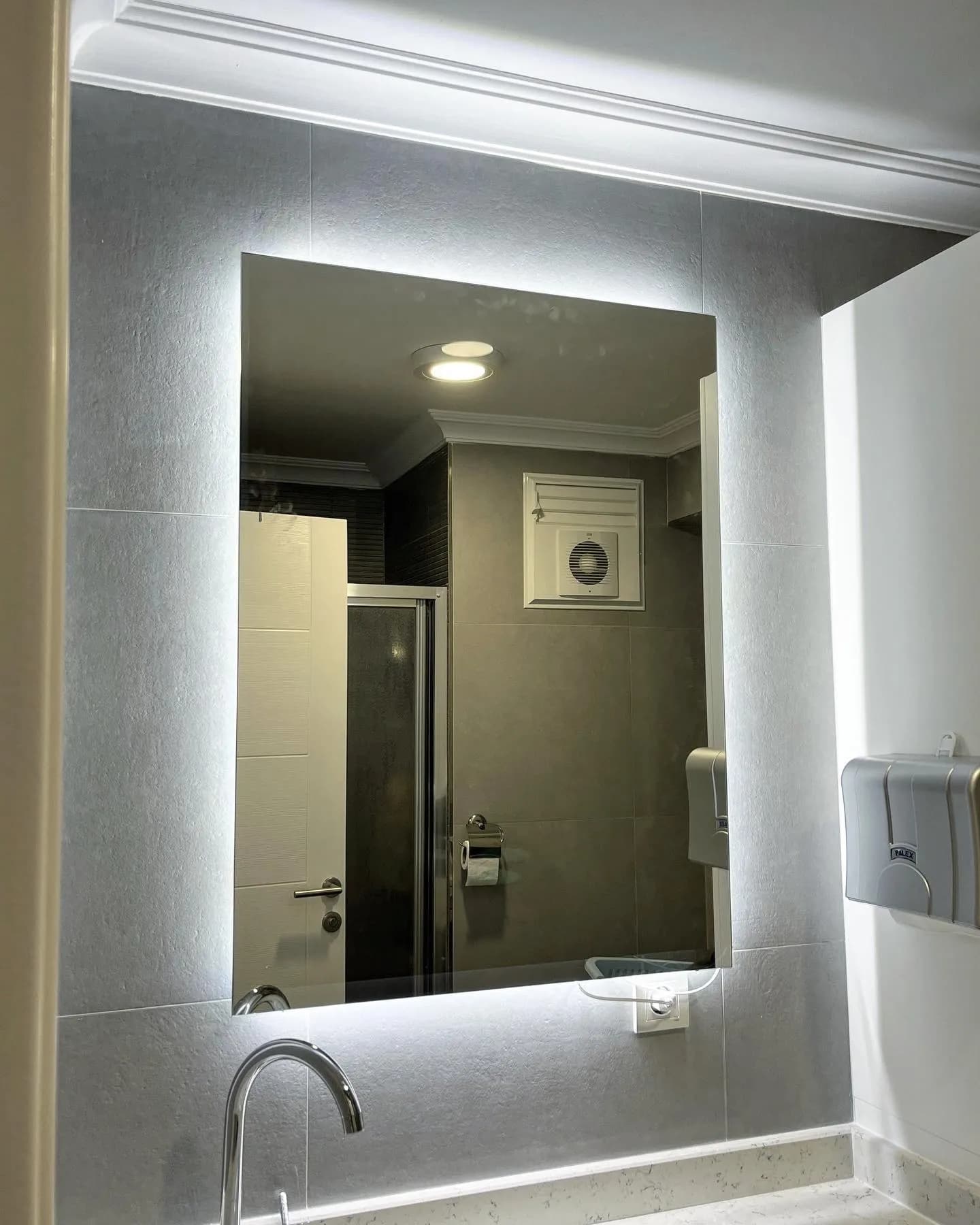 /images/Ledli Banyo Aynaları/Dikdörtgen Ledli Banyo Aynası - 2.1.webp