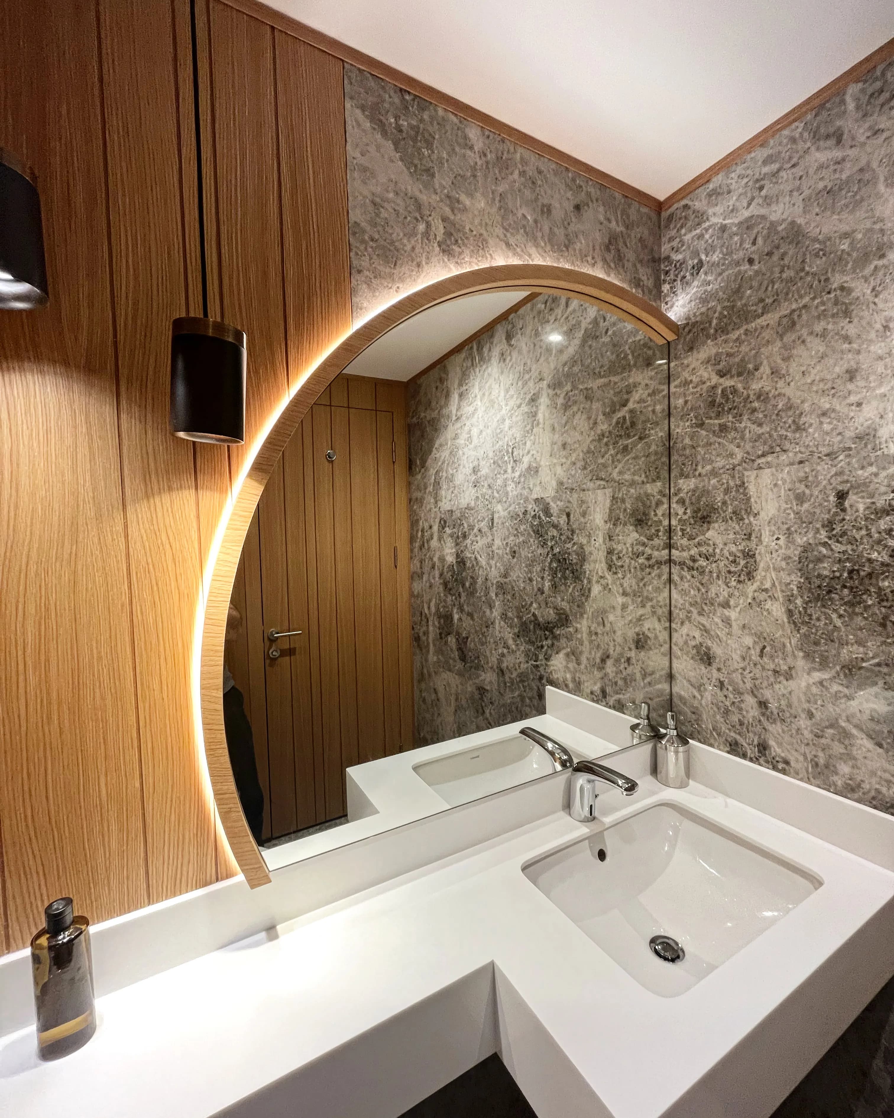 /images/Ledli Banyo Aynaları/Yuvarlak Ledli Banyo Aynası - 1.7.webp